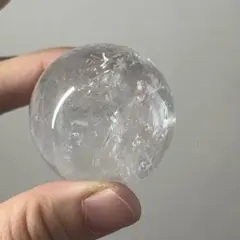朝光の息をまとう｜ヒマラヤ水晶スフィア（41.6㎜／透明台座付き）