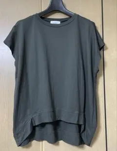 ダークグリーン　ノースリーブ Tシャツ　フリーサイズ