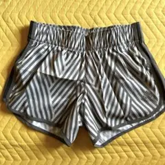 【美品】adidas グレー ストライプ ショートパンツ　Lサイズ