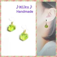 No.1529-D　琉球ガラス☆ちっちゃな六角型☆ピアス・イヤリング(イエローG