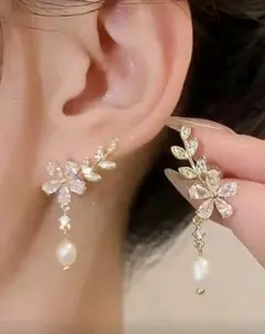 花と葉モチーフ ゴールドピアス