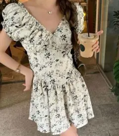 新品⭐花柄ミニワンピース半袖ホワイト