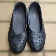 ブラック フラットシューズ穴あきデザインのサムネイル