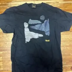 Teva ブラック Tシャツ 抽象デザイン