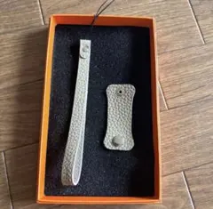 高級　本革　レザー　スマホ　ストラップ　コードホルダー　ケーブルクリップ