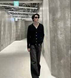 our.sローズ着用2021Fルーズフィットジーンズ　27ブラックデニム