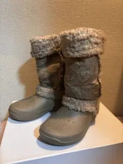 クロックス ナディア モコモコブーツ ベージュ