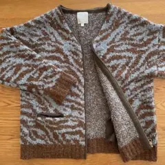 《FILL THE BILL(フィルザビル)》ゼブラ柄ジップカーディガン