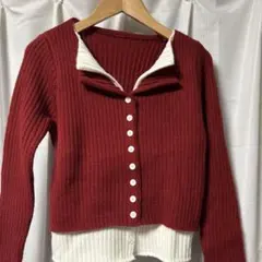 赤いリブ編みニットセーター
