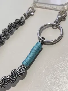 パラコード ハンドストラップ（白黒×スカイブルー）細め