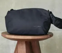美品！YAK PAK ショルダーバッグS ブラックのサムネイル