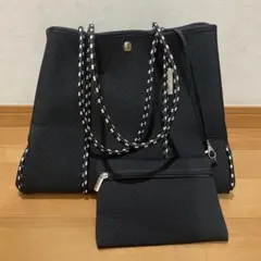 ✨新品未使用✨ネオプレーン✨大容量ショルダートートバック（マットブラック）のサムネイル
