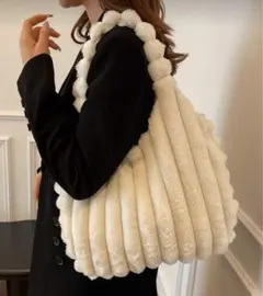 残り1点⚠️ZARAジャンル 海外ブランド シンプル 白ファーもこもこトートバッグ