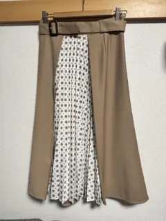 ナチュラルビューティーベーシック　ベージュ フレアプリーツスカート M