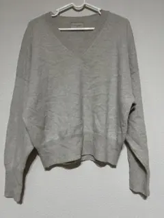 ベージュVネック ニットセーター