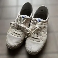 New Balance アイボリースニーカー
