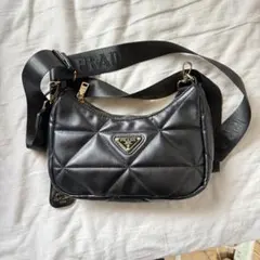 PRADA Re-Edition ブラックショルダーバッグ