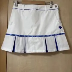 超美品☆デサントゴルフ　プリーツスカート　ロゴライン入り　インナーパンツ付き