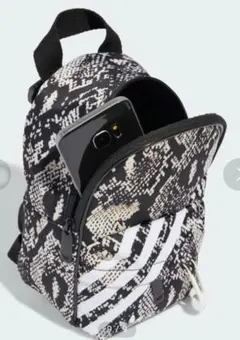 未使用　adidas スネークグラフィック ミニバックパック　ミニリュック