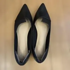 ブラック ポインテッドトゥ フラットシューズ