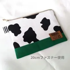 牛柄ポーチ　通帳入れ　お薬手帳入れ　母子手帳入れ　 ハンドメイド