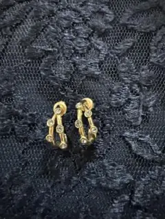 DOUBLEDAY ラインストーン付き ゴールドカラー ピアス 未使用