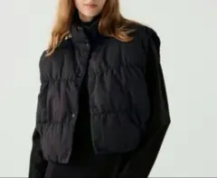 新品同様UNIQLO C ダウンクロップドベスト　ブラックUNIQLOC UNIQLO:C ダウンクロップドベストの魅力とは？