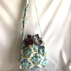 値下げ　3月31日までの出品　巾着ショルダーバッグ　生成　青花柄