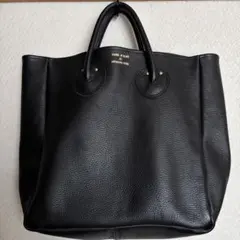 使用回数2回 ヤングアンドオルセン 黒 レザー トートバッグ エンボス