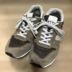 スニーカー 25.5