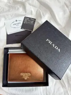 PRADA チャコールグレー 二つ折り財布 箱付き - メルカリ