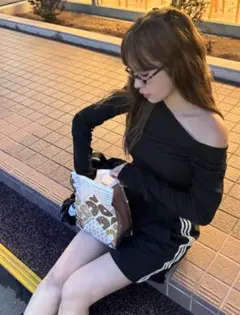 ワンショルダーギャザースリーブトップス