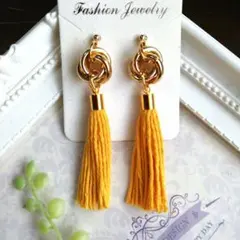 イエロー タッセル フープ ピアス/イヤリング(ハンドメイド)