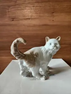 ホワイトとベージュ　猫　リヤドロ　NAO アンティーク　LLADRO 置物　陶器 Yahoo!オークション -「リヤドロ 猫」の落札相場・落札価格