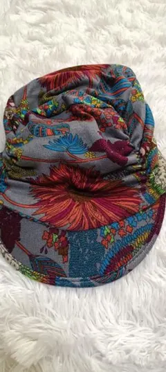 カラフル花柄 ニットキャップ つば付き