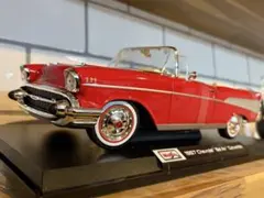 Maisto 1957 Chevrolet Bel Air コンバーチブルのサムネイル