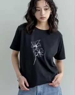 【新品未使用】Re:EDIT接触冷感 花柄プリント 半袖Tシャツ 黒のサムネイル