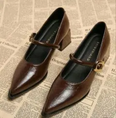 ブラウン ポインテッドトゥ アンクルストラップ パンプス