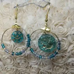 青色ビーズ装飾フープピアス