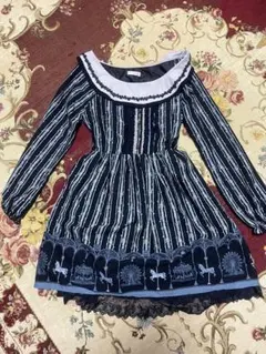 axes femme メリーゴーランド柄 ワンピース