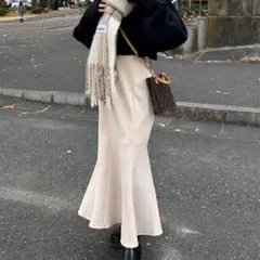 ベージュ マーメイドスカート ロング丈のサムネイル