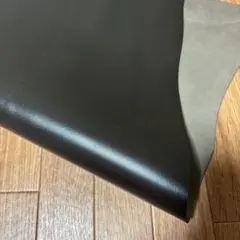 格安　牛革　本革　はぎれ大　レザークラフト　革はぎれ　革ハギレ　NO.215