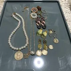 ジュエリーセット（ネックレス・ピアス・リング）