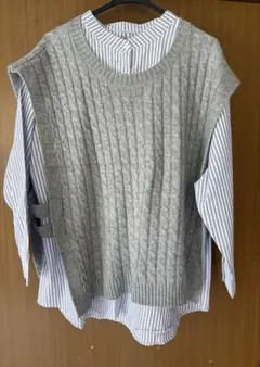 グレー ケーブルニットベスト ストライプシャツ 重ね着 2点セット