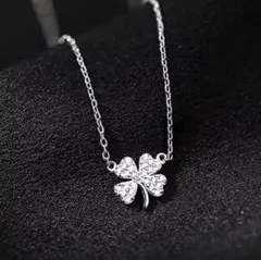 新品❣️クローバーネックレス　シルバーカラー　シンプル　キラキラ【匿名配送】