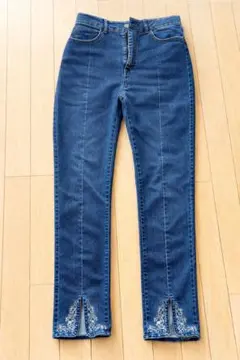 axes femme 刺繍ジーンズのサムネイル