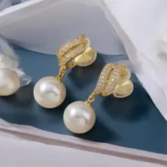 ゴールド パール ドロップ型イヤリング　結婚式　オフィスカジュアル　ウェディング
