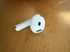 Apple AirPods 第4世代 ノイズキャンセリング搭載 本体 左耳のサムネイル