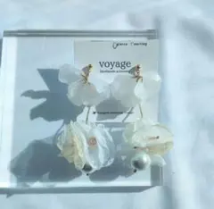 シフォン　ホワイト　アイボリー　パール　花びら　ピアス　イヤリング　ブライダル