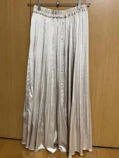 NICE CLAUP 光沢プリーツスカートのサムネイル